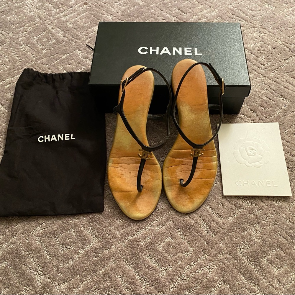 Chanel Black Leather Sandals with Gold Interlocking C’s sz 40 (10 US)